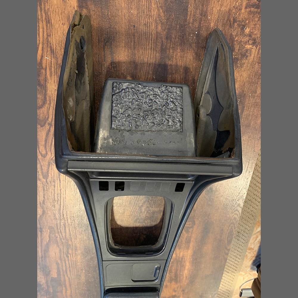 Consola central Porsche 944/944 S2/968. PET: 9445520510105. Color Negro - Imagen 5