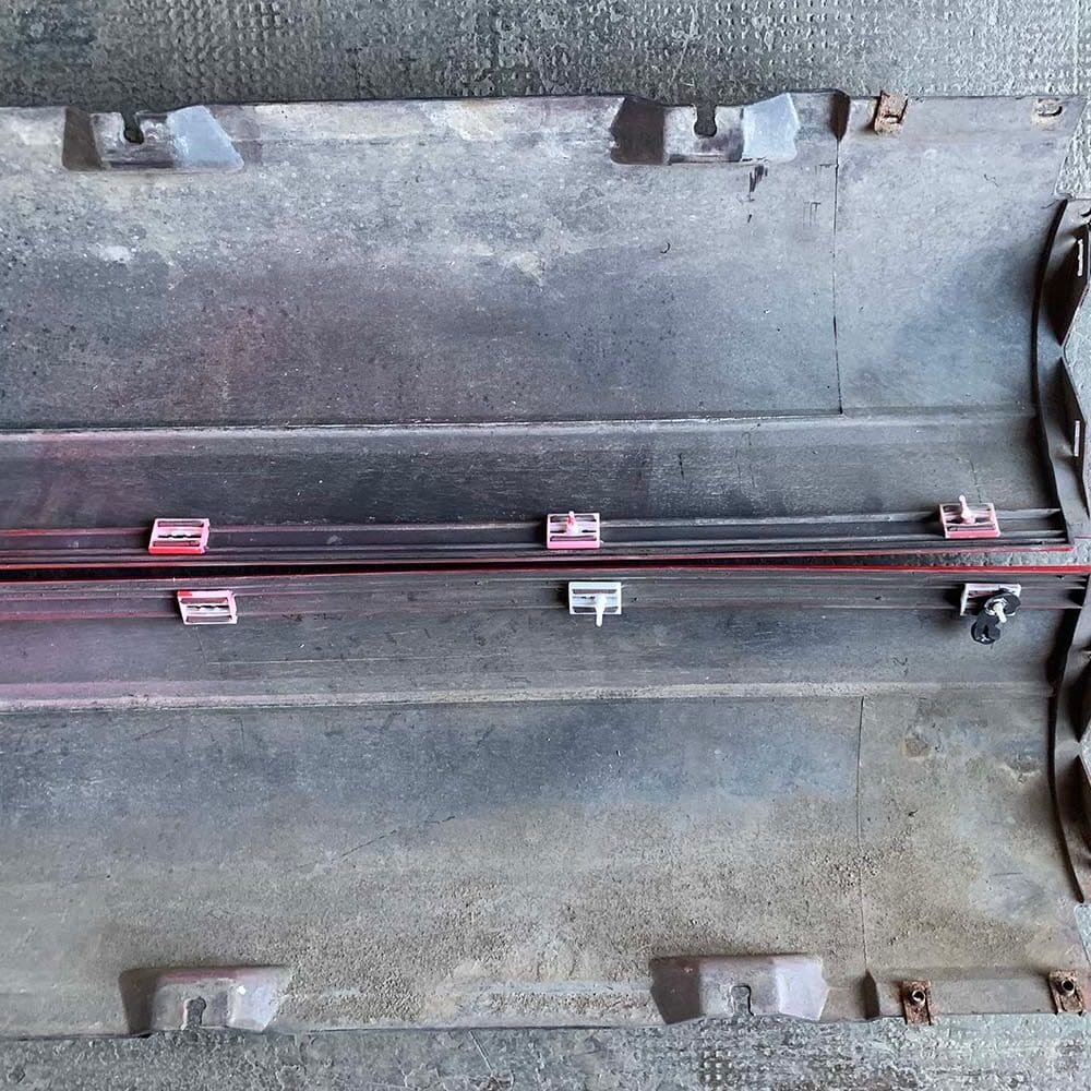 Side sill cover Left & Right for Porsche 964. Red color. PET: 96455919301 / 96455919401 - Image 6