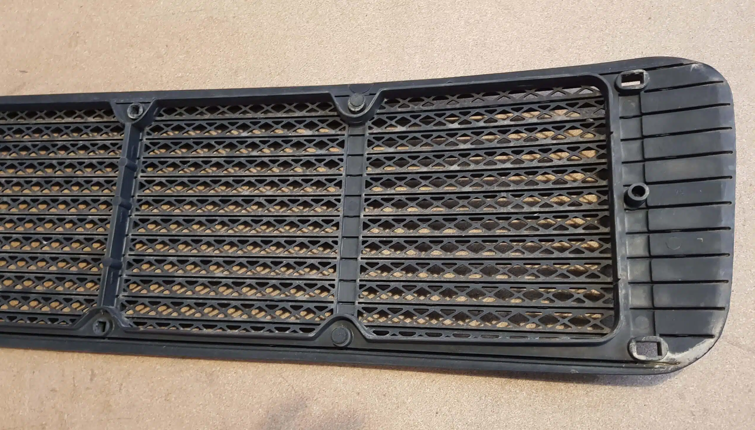Air intake engine grille Porsche 911 (1974-89). PET: 91155941101 - Image 6