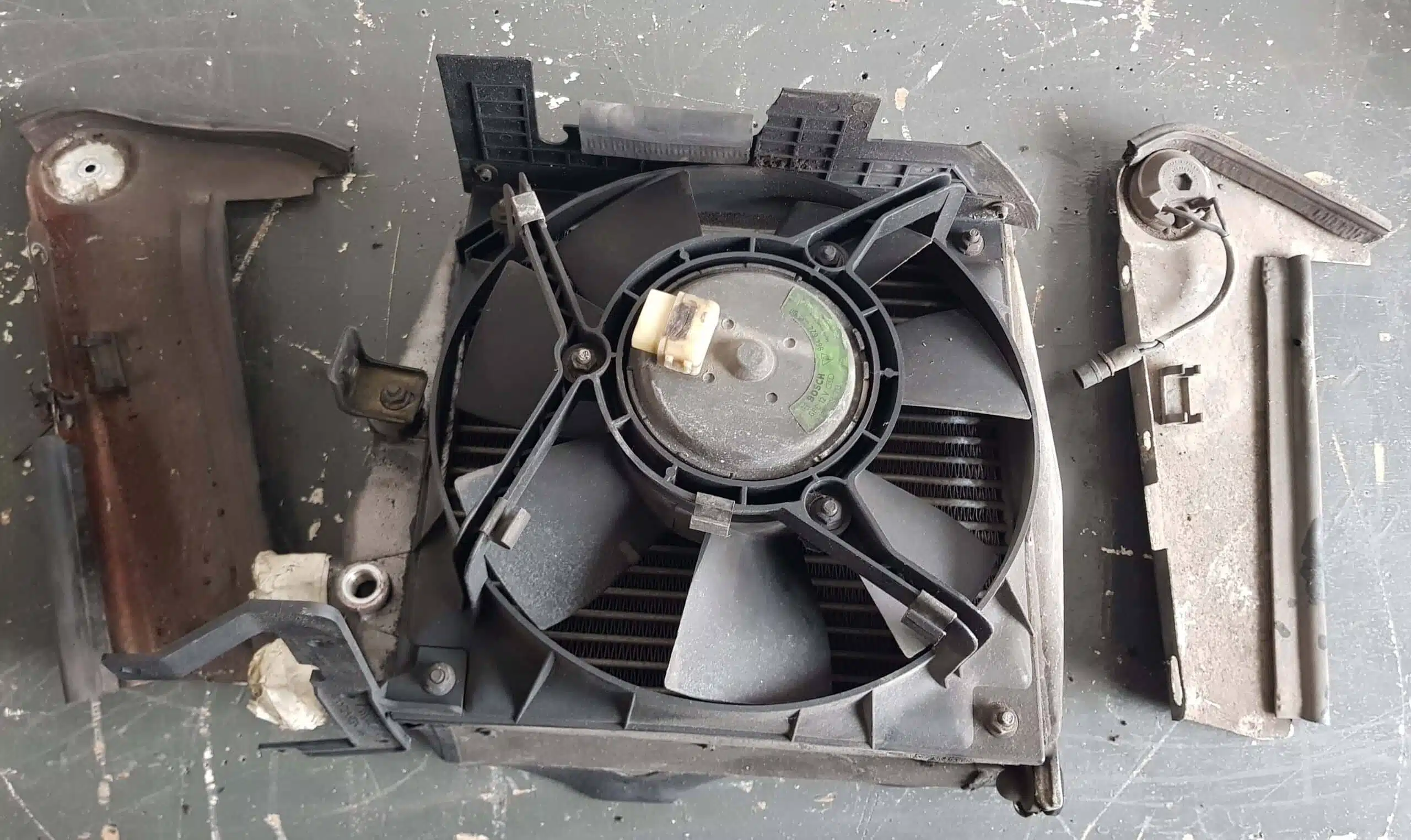 Engine oil cooler Porsche 964/993. PET: 96420722002. Used in Good condition. - Image 6
