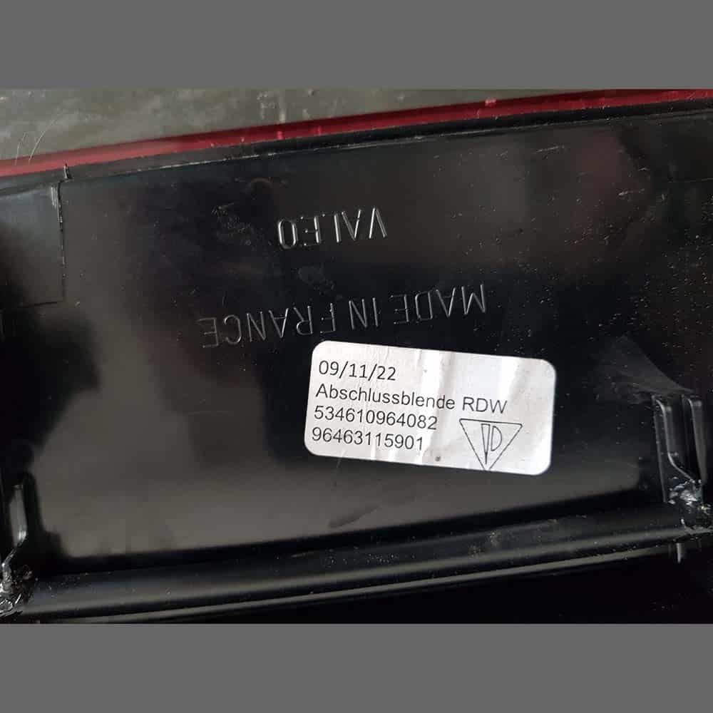 Rear Reflector (Center tail light) Porsche 964 (1989-94). PET: 96463115901 / 96463115900. Flawless. - Image 2