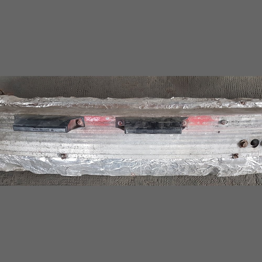 Soporte de parachoques trasero Porsche 964. PET: 96450502000. Incluye la protección térmica - Imagen 3