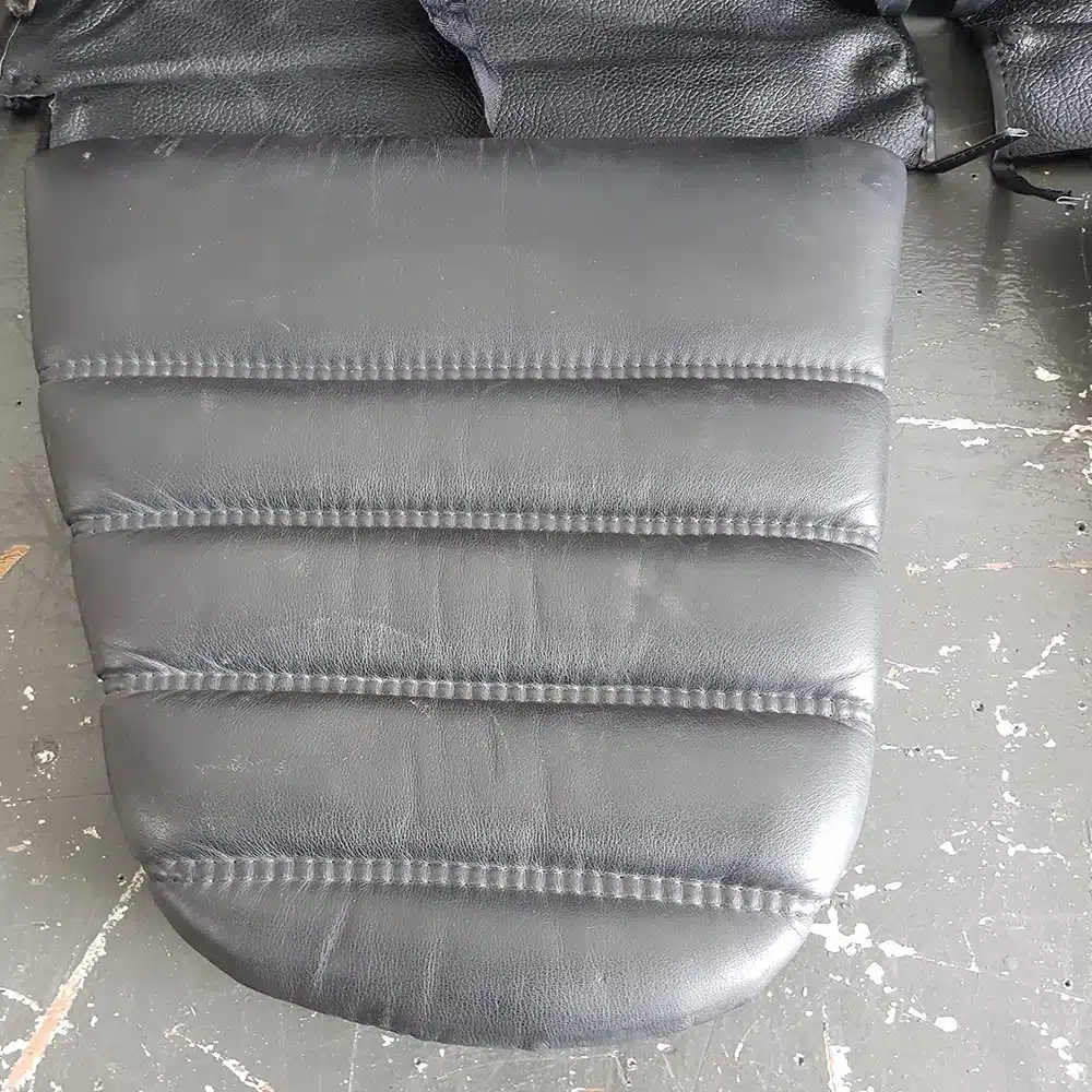 Rear seats with locking button for Porsche 964 in Genuine Black Leather. PET: 96452201709 / 96452201809 - Image 6