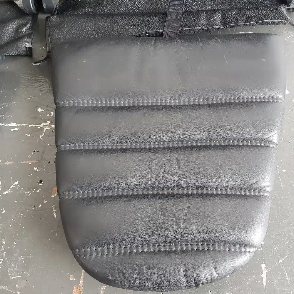 Rear seats with locking button for Porsche 964 in Genuine Black Leather. PET: 96452201709 / 96452201809 - Image 9